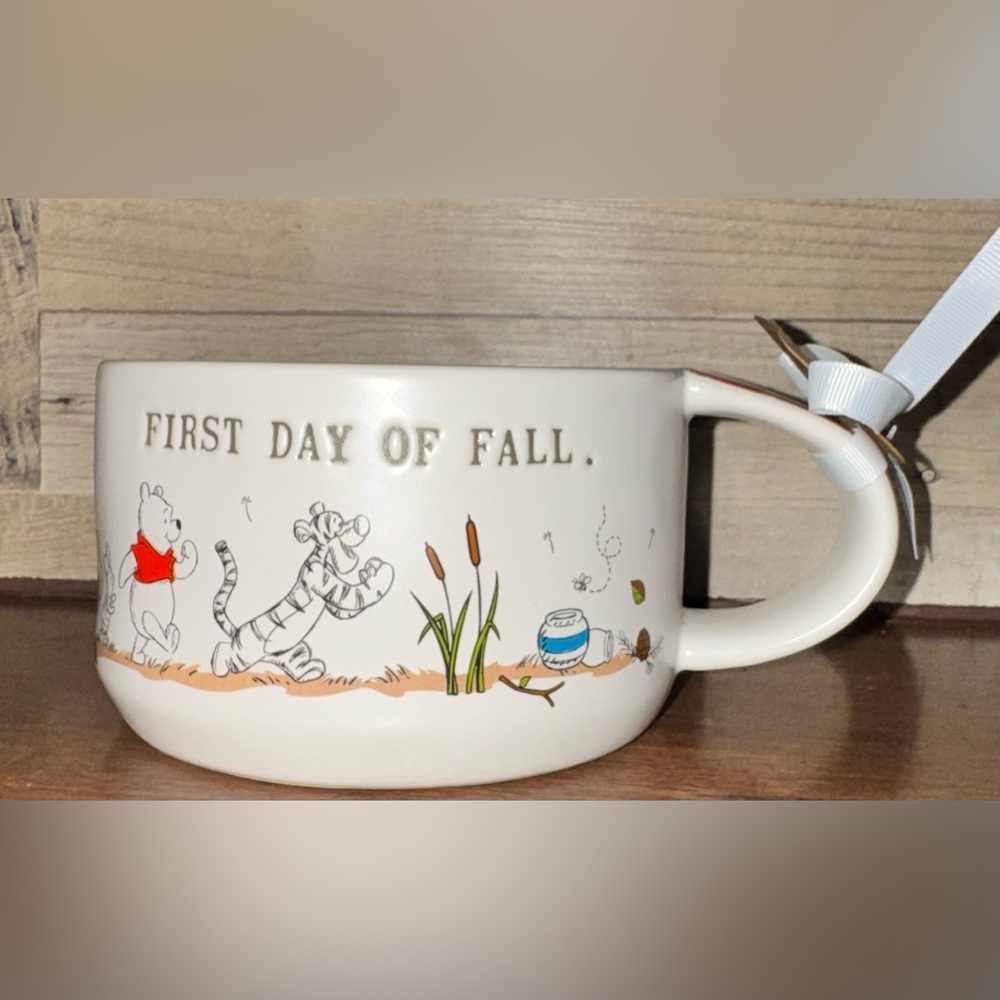 🥰 Rae Dunn Disney Winnie The Pooh Tigger Piglet Eeyore FIRST DAY OF FALL SMug